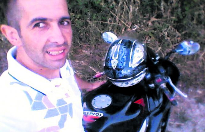 Hrabro djelo u Budvi: Skočio ispred kombija i spasio trogodišnju djevojčicu