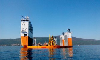 Bivši radnici Brodogradilišta i mještani s tugom ispratili veliki dok