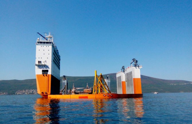 Bivši radnici Brodogradilišta i mještani s tugom ispratili veliki dok