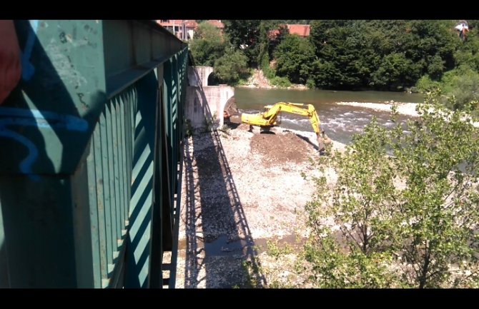 Eksploatacija šljunka i pijeska se i dalje vrši u bjelopoljskoj opštini