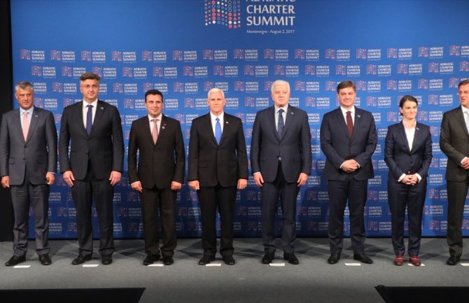 Edija Rame nema na zajedničkoj fotografiji zbog bijelih patika?(FOTO)