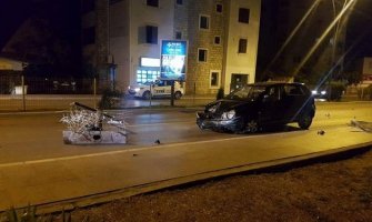 Vozač izletio u drugu traku i udario stranca