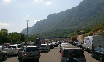 Bar: Pasarela bi smanjila gužve