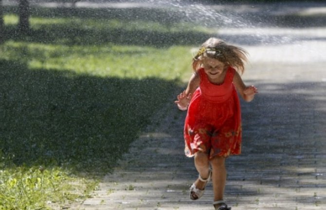 Danas toplo, poslijepodne moguća kiša