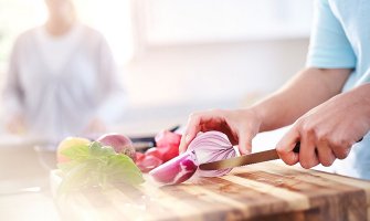 Evo zašto plačemo dok siječemo luk