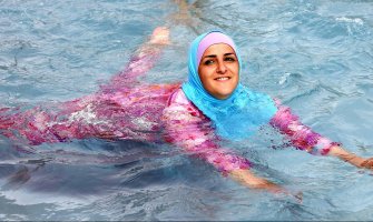 Zbog kupanja u burkiniju muslimanka morala da plati čišćenje bazena