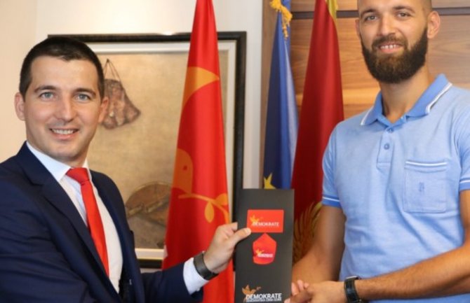 Demokratama pristupio kapiten odbojkaša Vojin Ćaćić