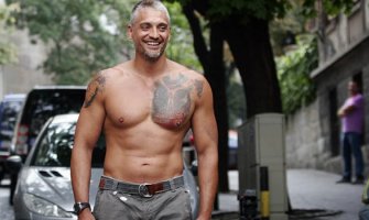 Izazovni političar u atraktivnom ljetnjem izdanju (FOTO)