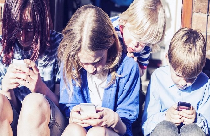 Za epidemiju depresije sa kojom se suočavamo krivi su smartfoni