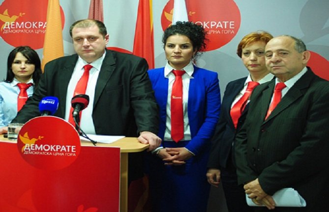 Demokrate DPS-u: Vama su na prvom mjestu vaši sitni ili krupni interesi i debeli novčanici 