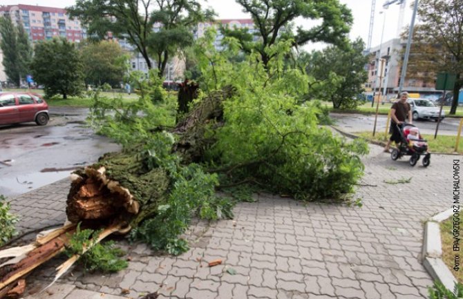 Nevrijeme u Poljskoj odnijelo jedan život, četvoro povrijeđenih