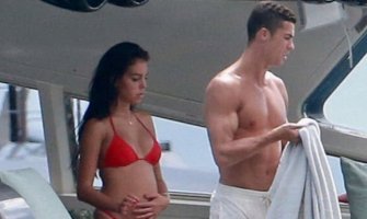 Erotske scene na jahti: Ronaldo i Georgina u vatrenim zagrljajima(FOTO)