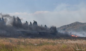 Požari u Podgorici: Ugrožene kuće i vikendice, gori kod karaule Jagoda i na Trmanju