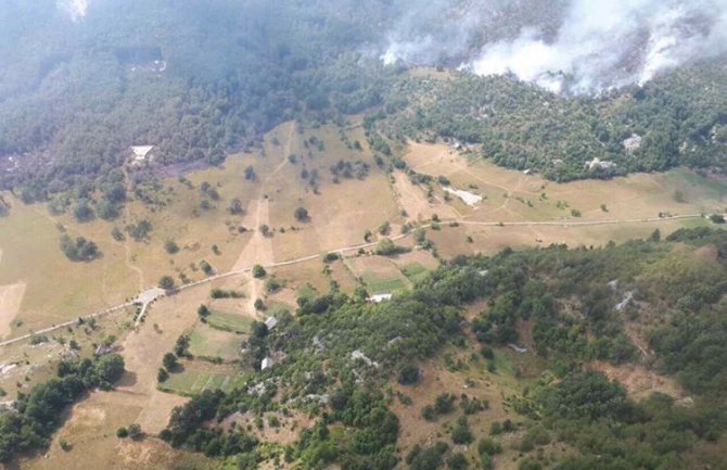 Aktivna dva velika požara u Podgorici, otežano gašenje