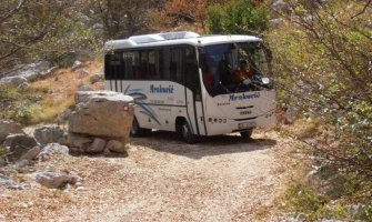 Stigao prvi autobus pod Vratlom(FOTO)