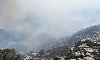 Na Lovćenu i dalje gori, gase i pripadnici vojske
