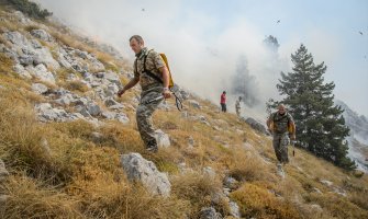 Požari bukte na Lovćenu, vojska i mještani pomažu u gašenju(FOTO)