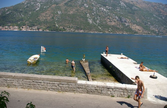 Bjelopoljski policajci van dužnosti spasili život davljeniku