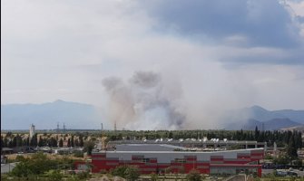 Veliki požar u Podgorici: Gori KAP, zahvatilo i Plantaže (FOTO)