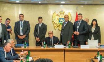 Škrelja: Uvrijeđen sam, nikada neću odustati od tužbe protiv poslanika DF-a