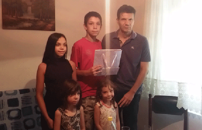 Crnogorac iz Amerike poklonio porodici sa Cetinja 10.000 eura