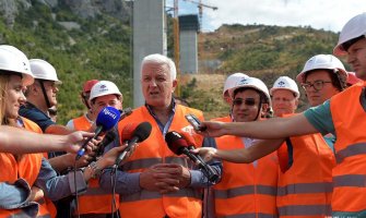 Marković o stanju na aerodromima: Zastiđe Crne Gore