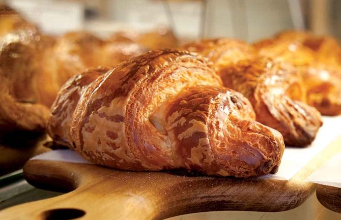 Od oktobra novi meni za đačke užine: Peciva, voće i povrće