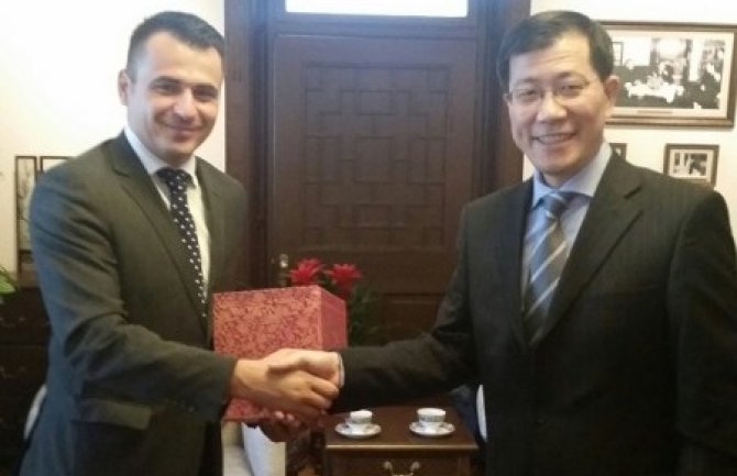 Kina spremna  da ukine vize za crnogorske državljane 