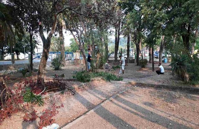 Opštinske službe i preduzeća uređuju dvorišta novskih škola i vrtića