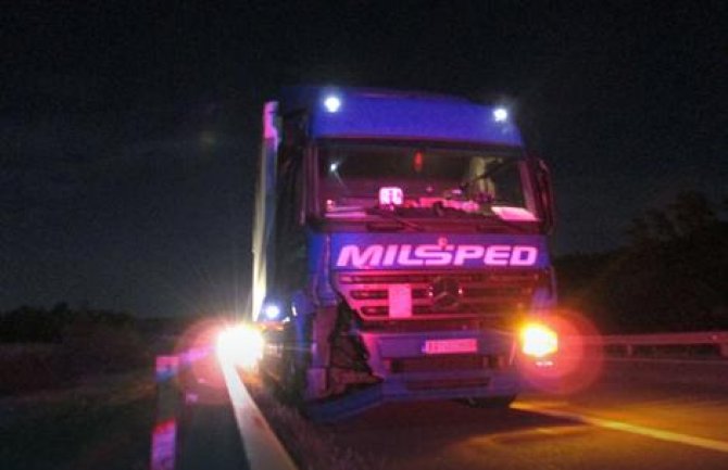 Srbija: Šleper pokosio dva vojnika na autoputu, na mjestu mrtvi