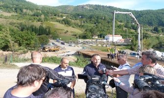 Žurić obišao radove na premošćavanju rijeke Ljuboviđe u Ravnoj Rijeci