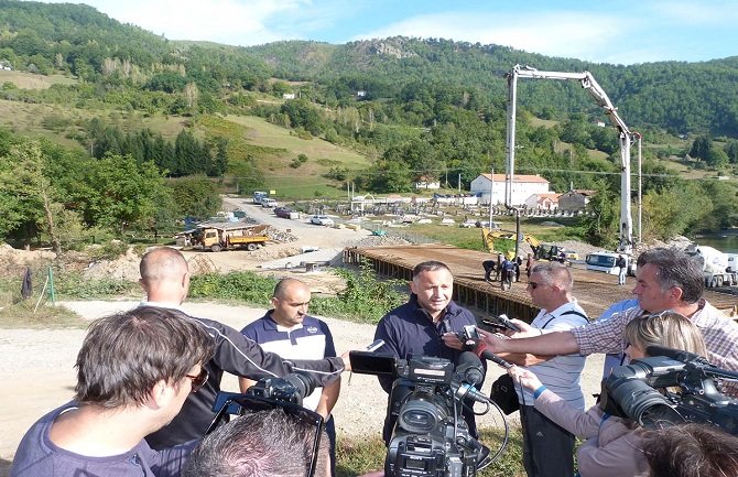 Žurić obišao radove na premošćavanju rijeke Ljuboviđe u Ravnoj Rijeci