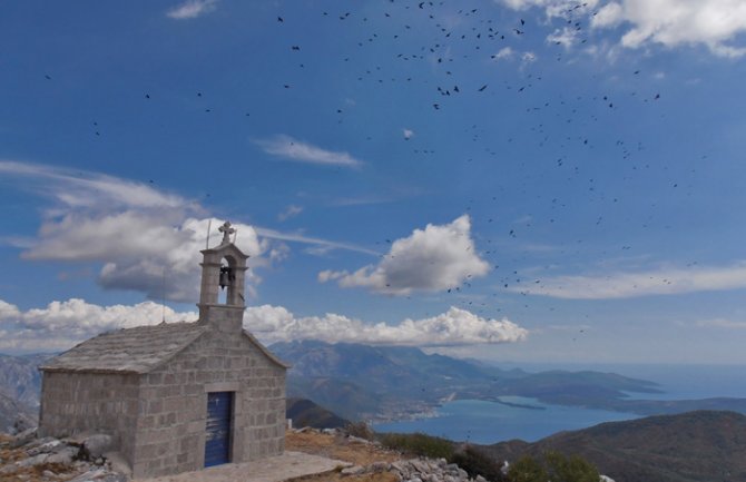 Najljepši pogled na Boku: Posjetite crkvu i vidikovac Sv. Ilije na Sniježnici (FOTO)