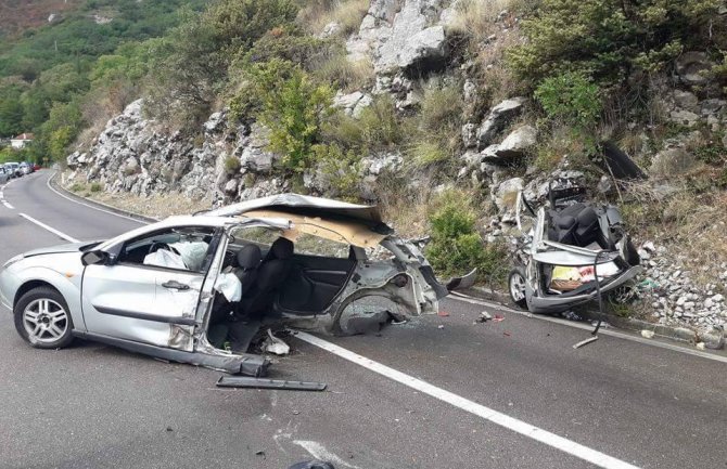 Težak udes u Risnu, dvoje povrijeđeno(FOTO)