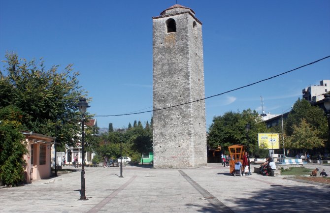 Istoričari i intelektualci složni: Krstu nije mjesto na Sahat-kuli u Podgorici