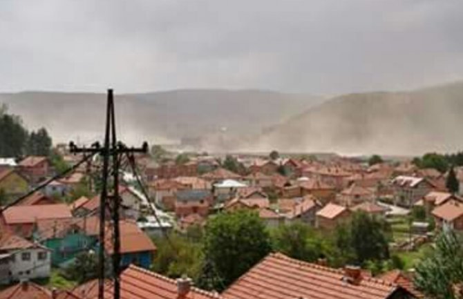 Pljevlja: Prašina sa odlagališta pepela i šljake prekrila Pljevlja, nadležni da reaguju