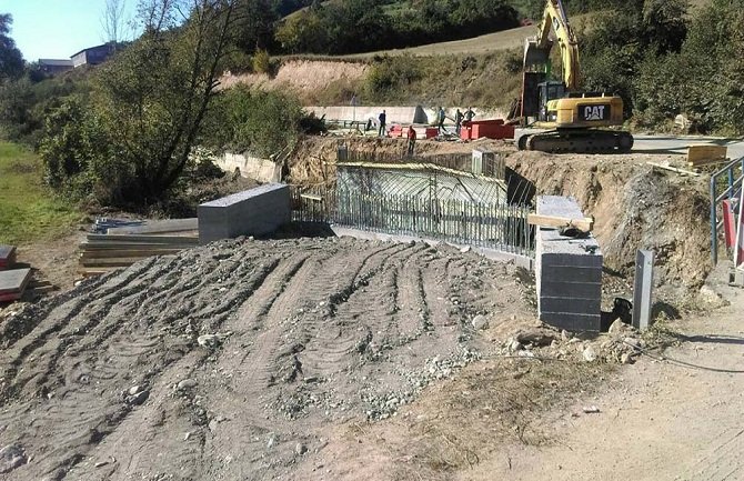 U mjestu Mahala u toku radovi na izgradnji mosta na Ljuboviđi 