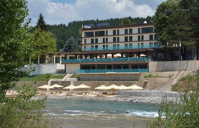 Berane: Muškarac uletio u hotel uzvikujući 