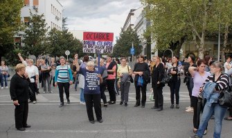  Žene su dovedene u zabludu, majke ne odustaju od borbe za naknade