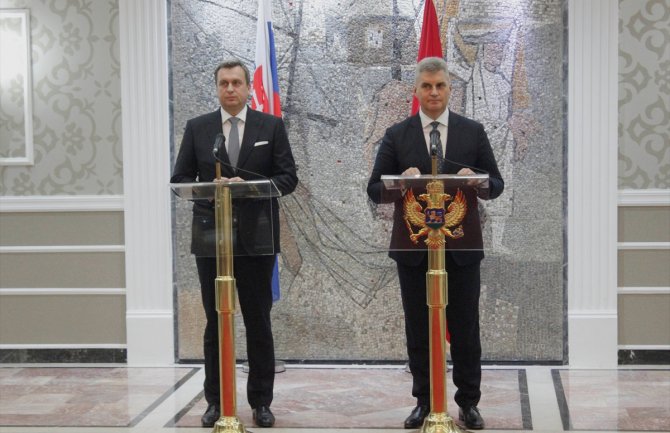 Opozicija mora da se bori u parlamentu