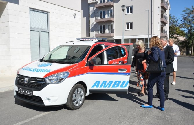 Luštica Bay donirala sanitetsko vozilo Domu zdravlja Tivta 