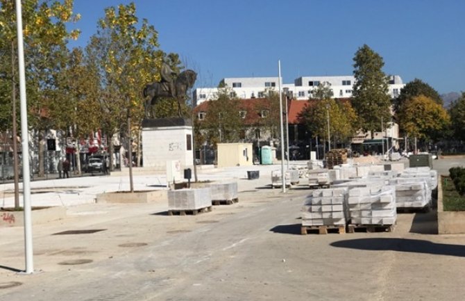 Lijepo vrijeme omogućilo da se radovi na trgu ubrzano sprovode