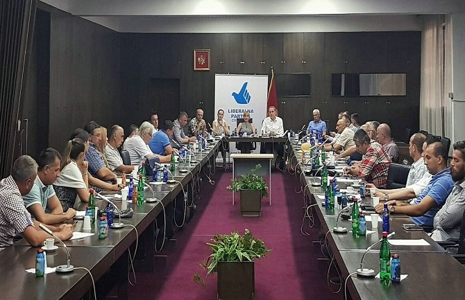 Popović i Rađenović kandidati za predsjednika Liberalne partije 