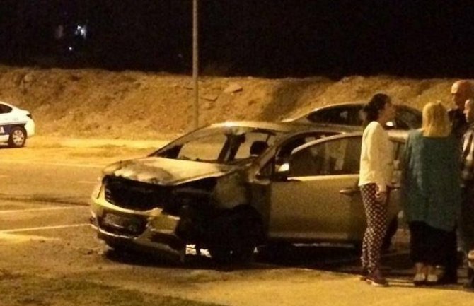 Vatrogasci ponovo gasili zapaljeno vozilo u Podgorici