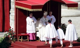 Papa proglasio za svece 35 ljudi koji su stradali zbog vjere