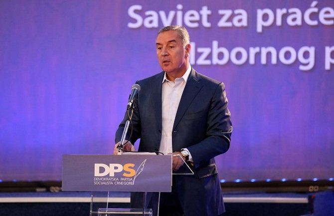 Đukanović poručio da najbolji treba da se bave obrazovanjem