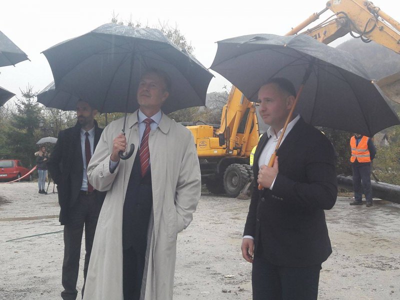 2279027810214993588581111388385713o