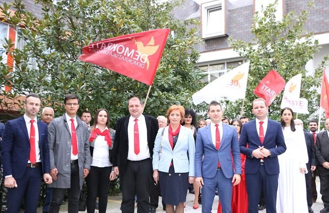 Demokrate predale listu u Tuzima