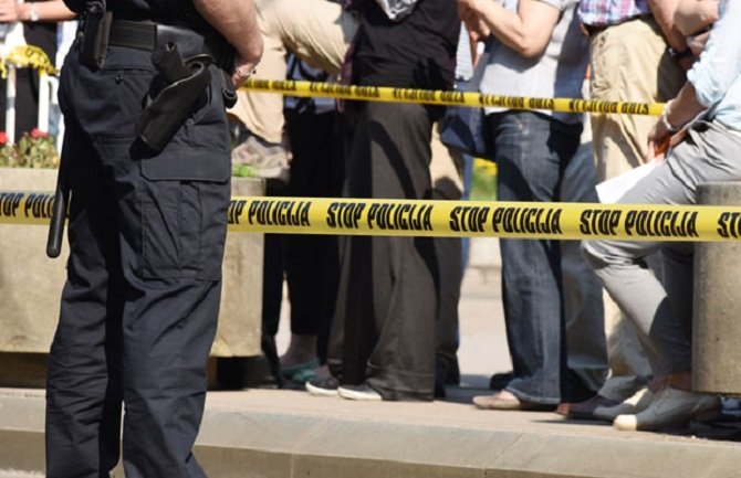 Bačena bomba pored automobila mitropolita Hrizostom