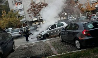 Bar: Ponovo gorio automobil (FOTO)